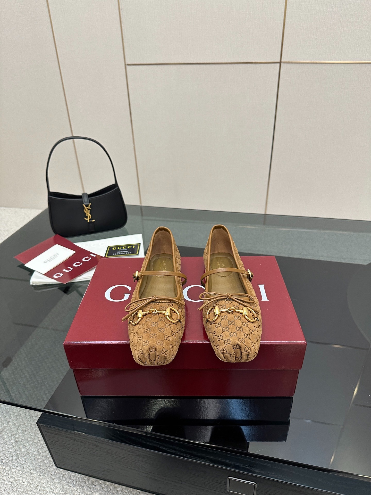 구찌 25 이른 봄 핫 발레화