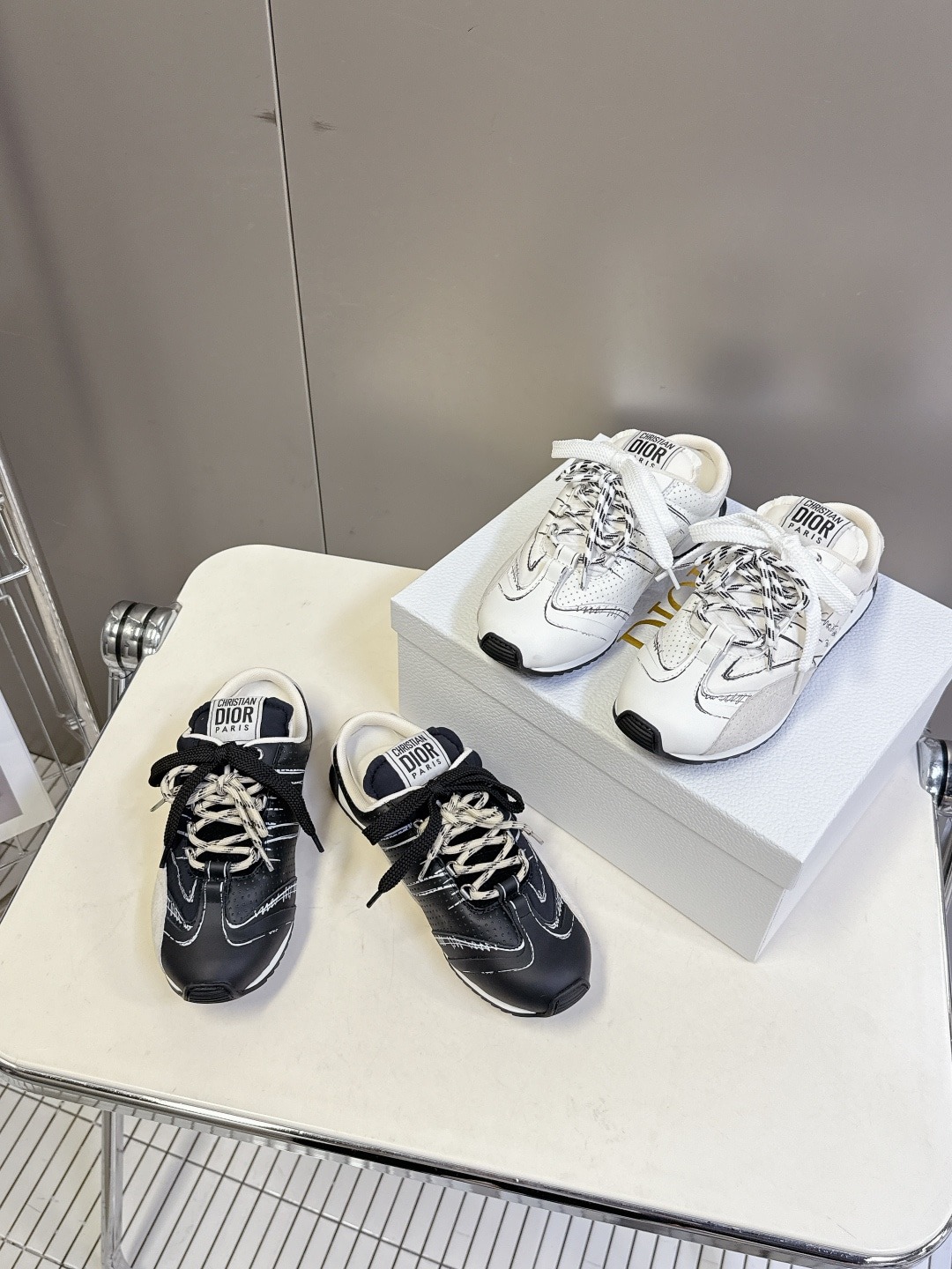 디올 봄여름 신상 세미 슬리퍼