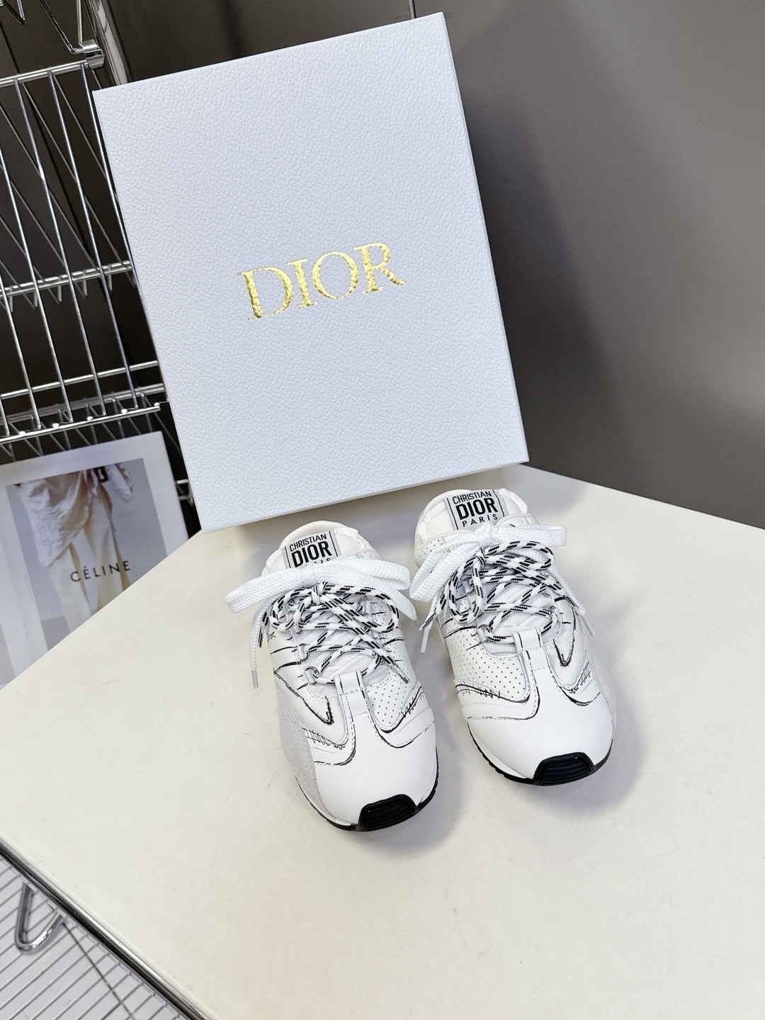 디올 봄여름 신상 세미 슬리퍼