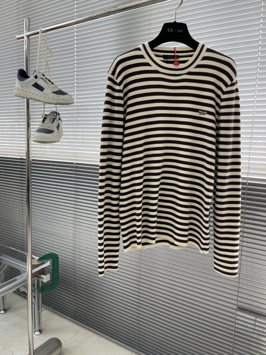 프라다 단가라 자수 라운드 니트