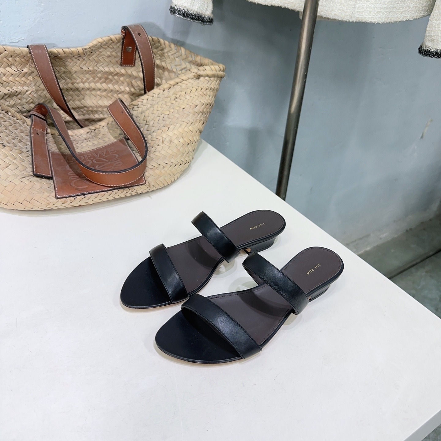 더로우 25 봄여름 신상 스트랩 심플 슬리퍼