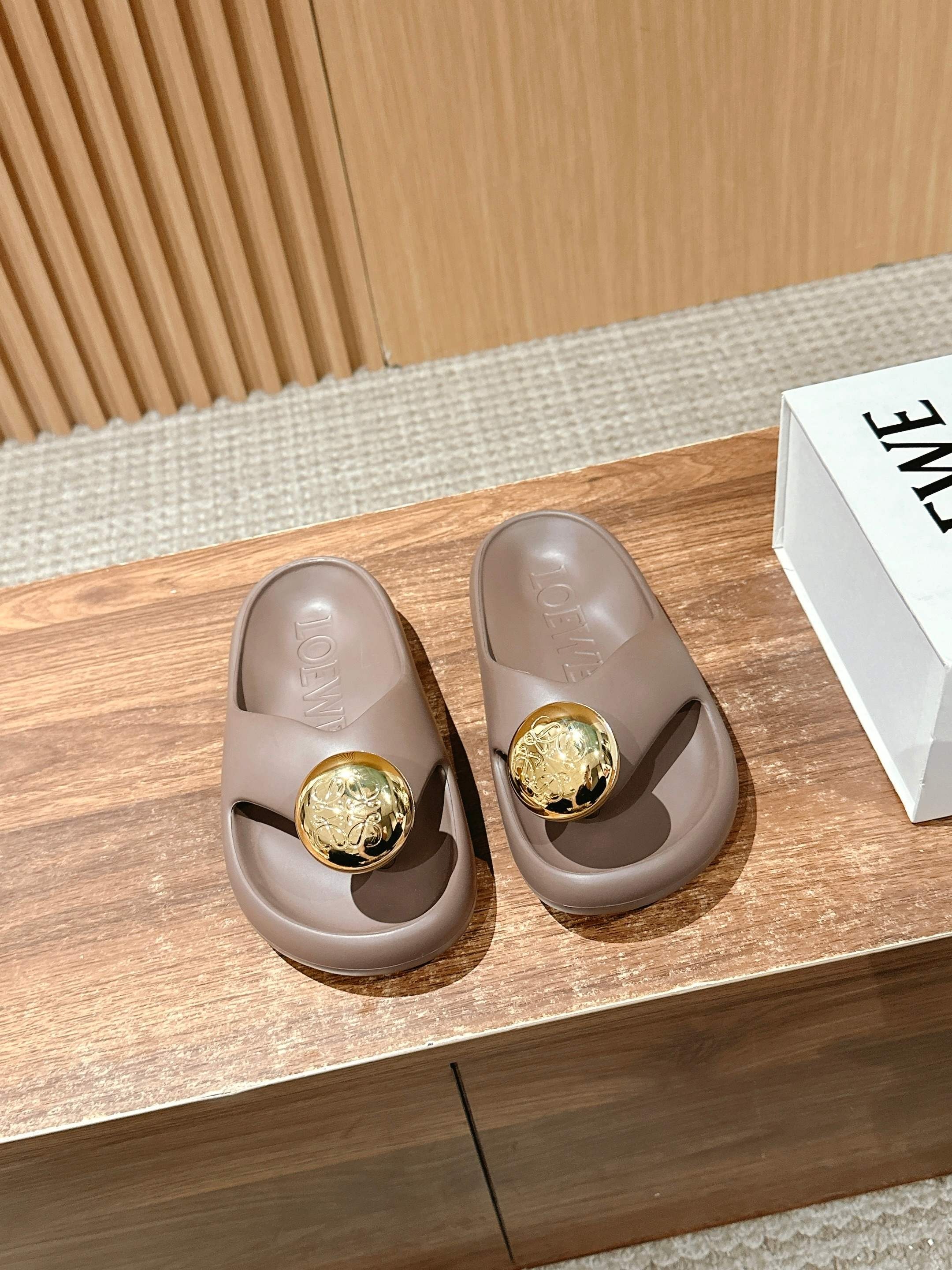 로에베 몽글이 쪼리 슬리퍼