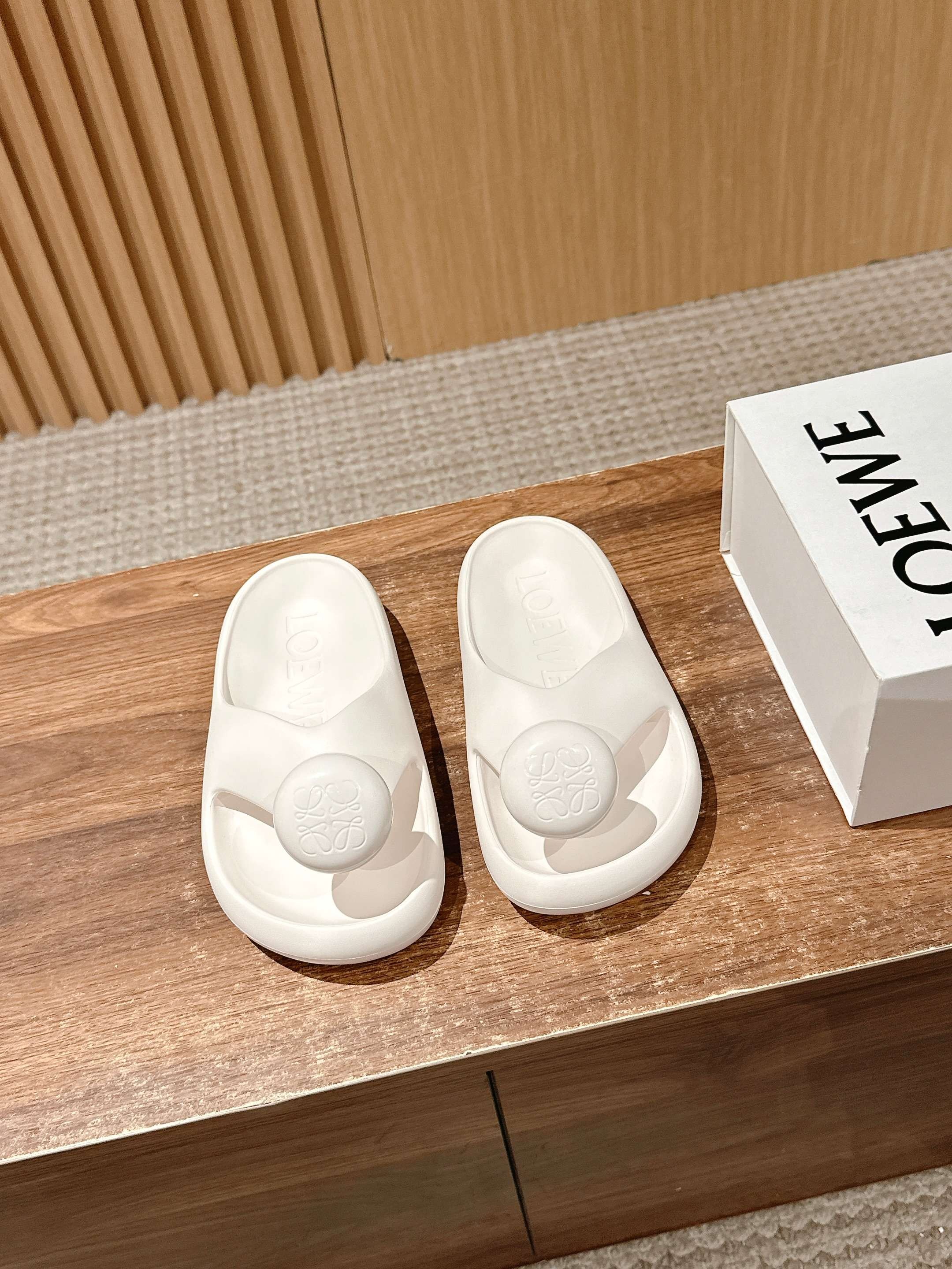 로에베 몽글이 쪼리 슬리퍼