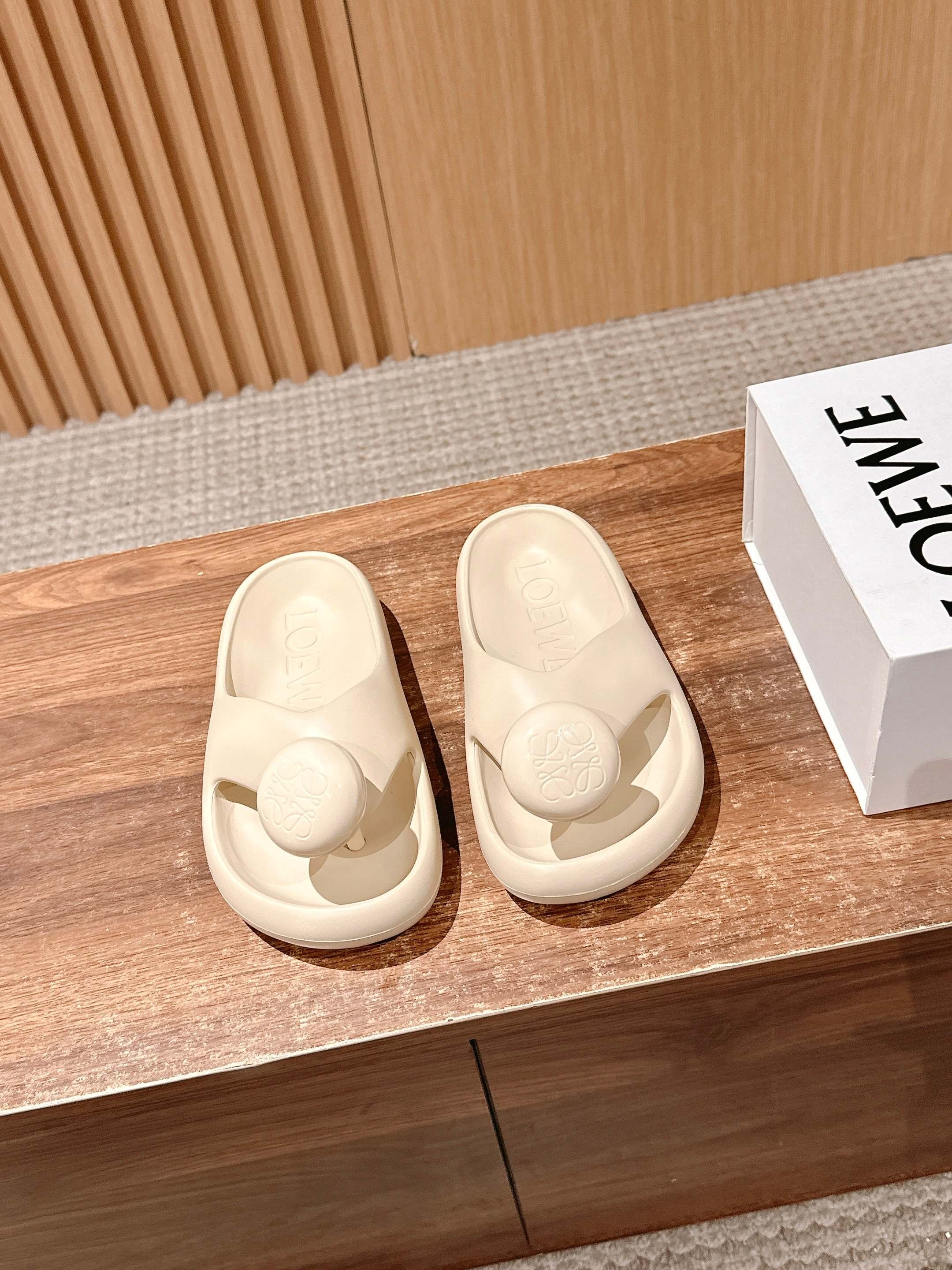 로에베 몽글이 쪼리 슬리퍼