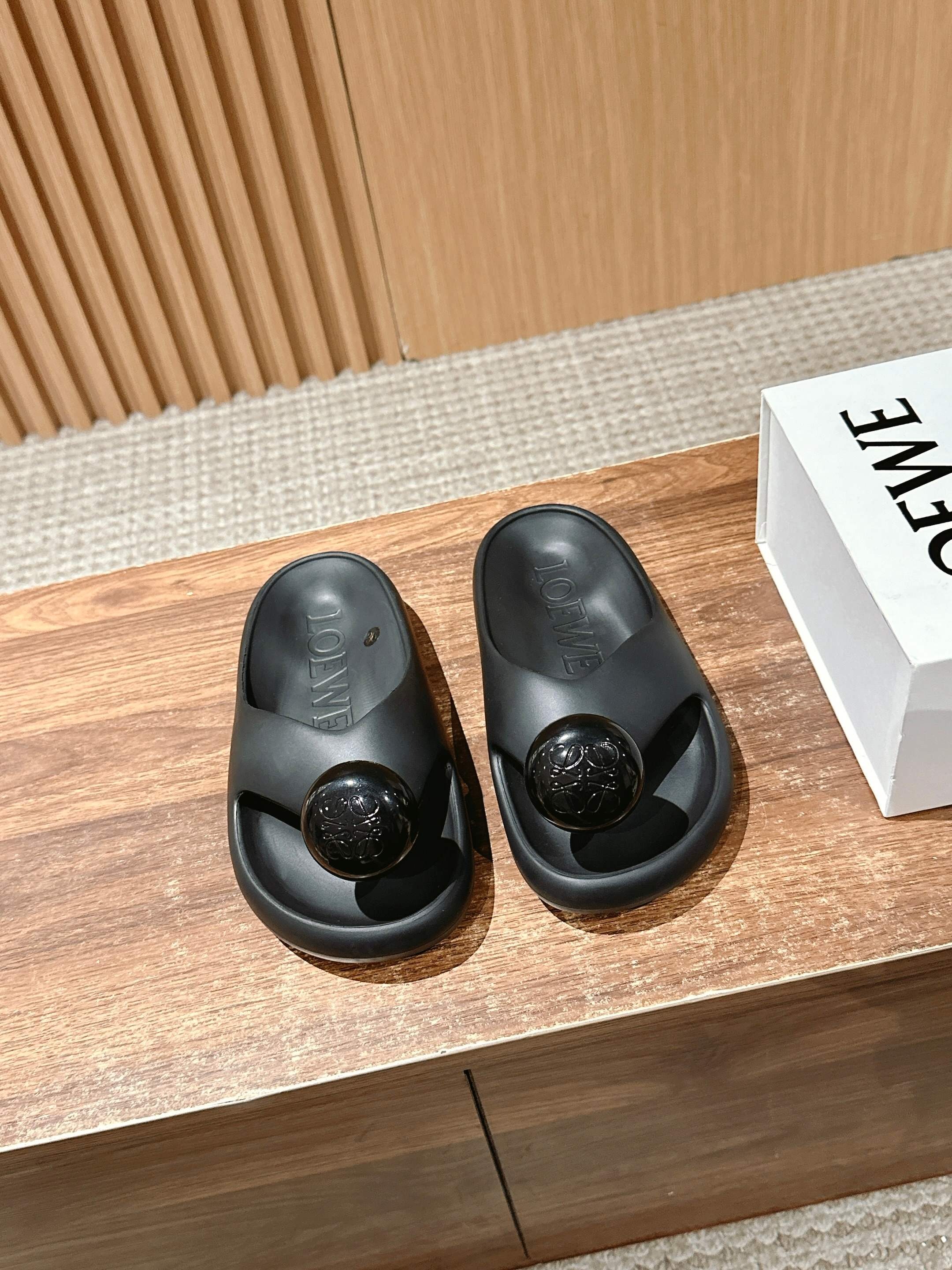 로에베 몽글이 쪼리 슬리퍼