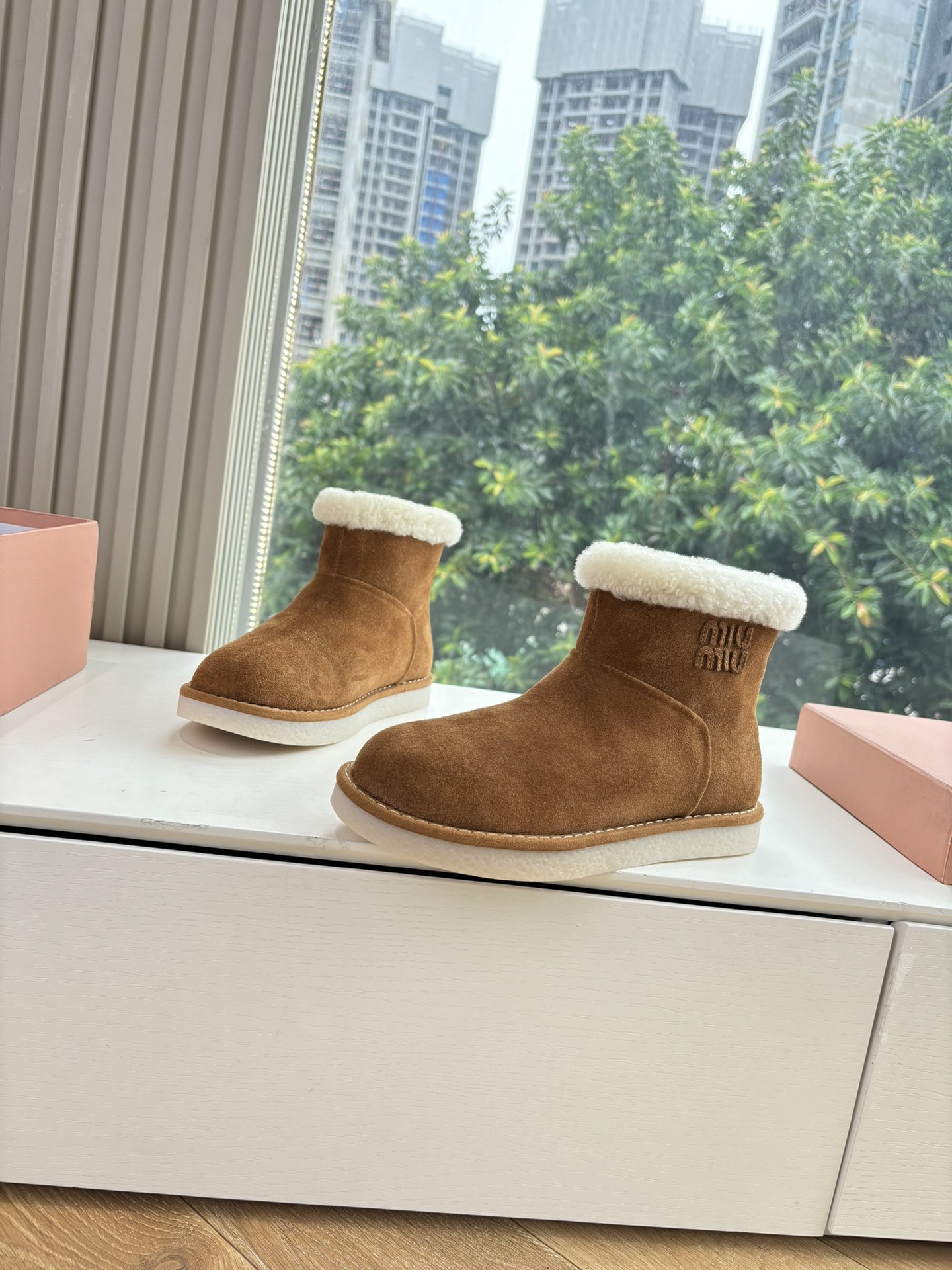 미우미우 최고급 신상 수입 양털 부츠
