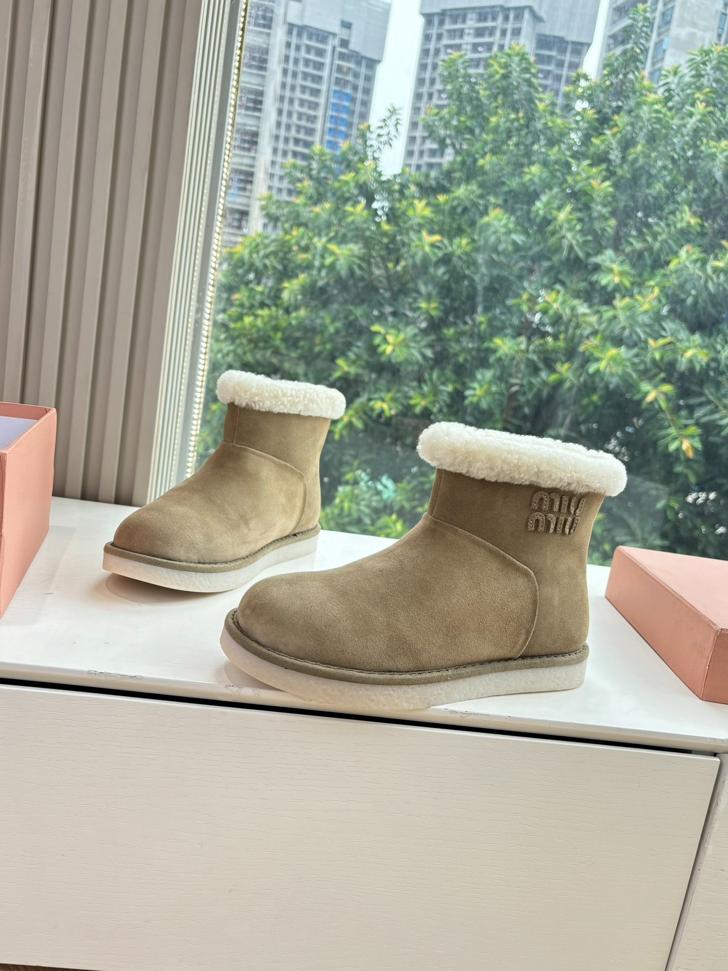 미우미우 최고급 신상 수입 양털 부츠