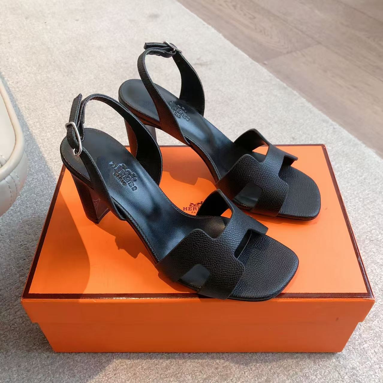 에르메스 25 산토리니 샌들