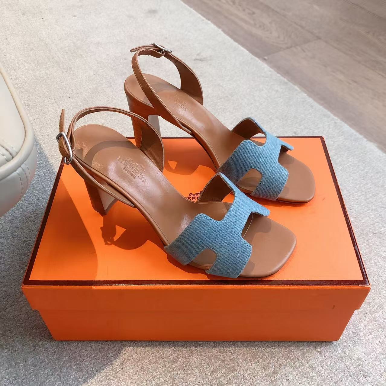 에르메스 25 산토리니 샌들