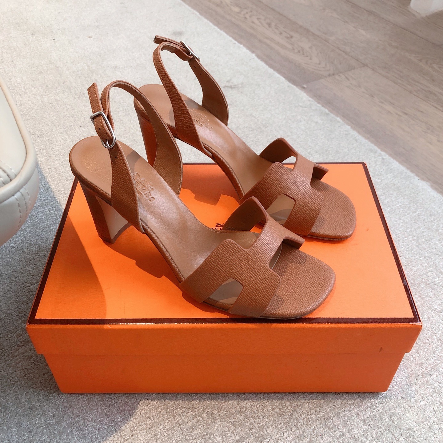 에르메스 25 산토리니 샌들