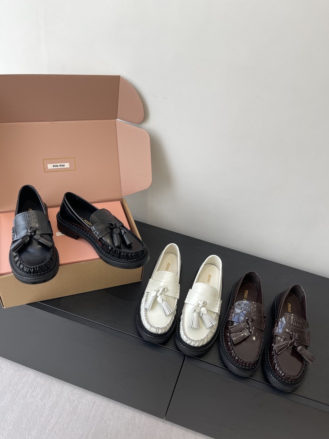 미우미우 25FW 신상 태슬 로퍼