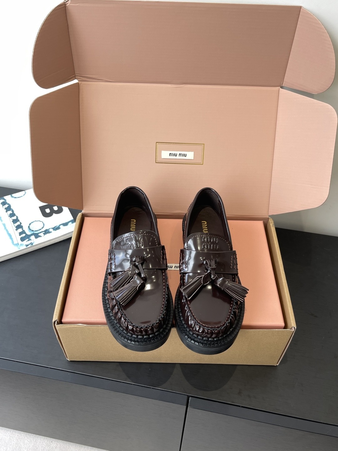 미우미우 25FW 신상 태슬 로퍼