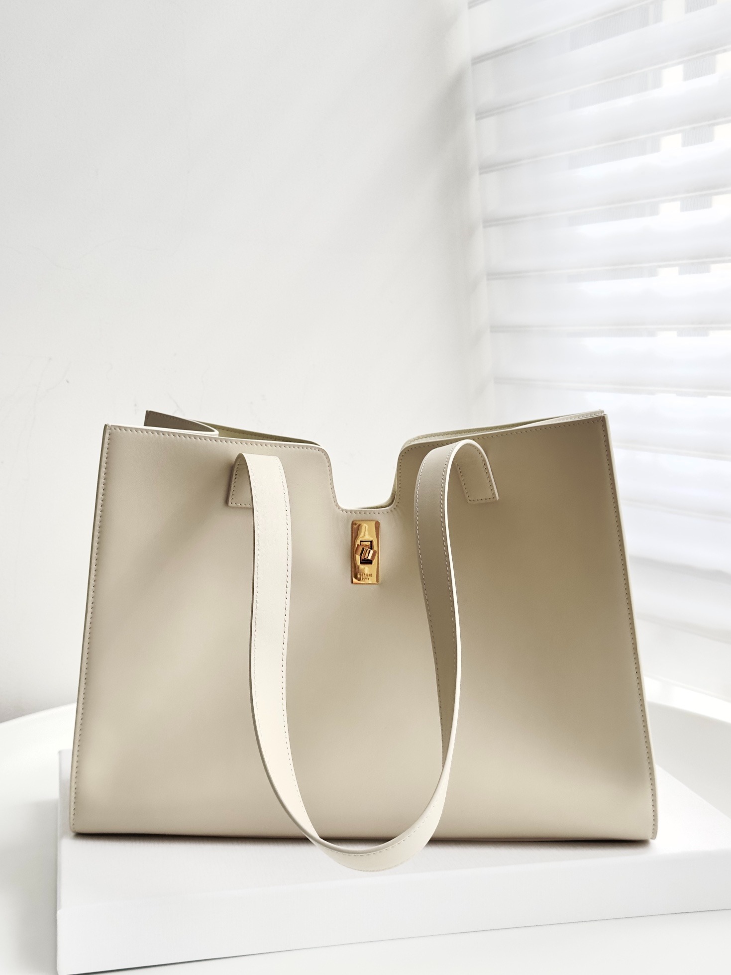 셀린느 카바스16 숄더백