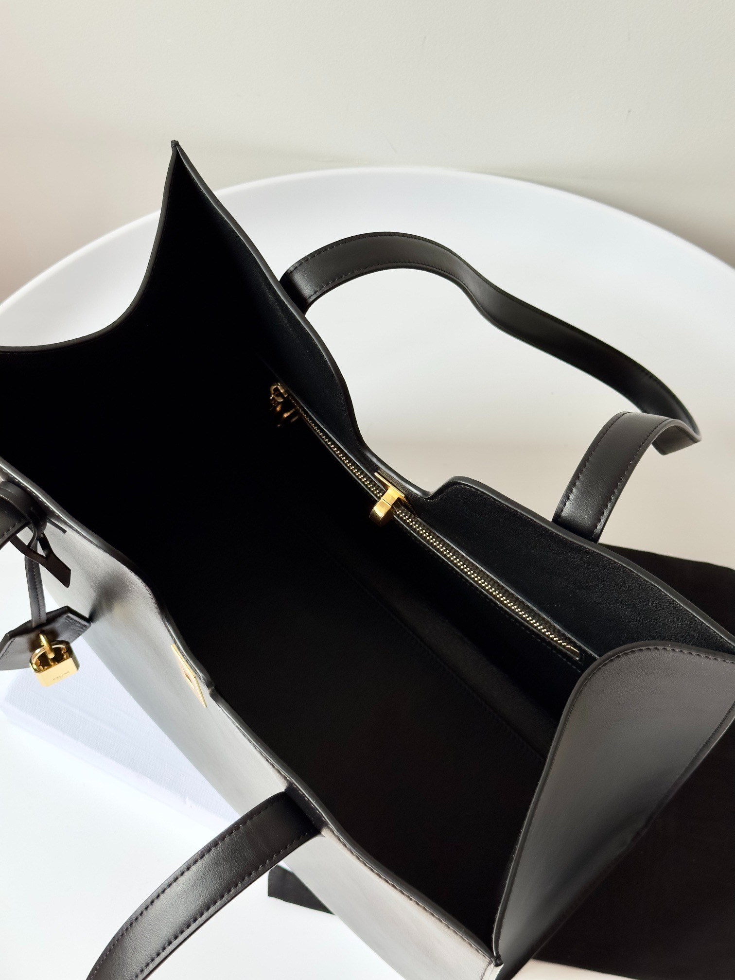 셀린느 카바스16 숄더백