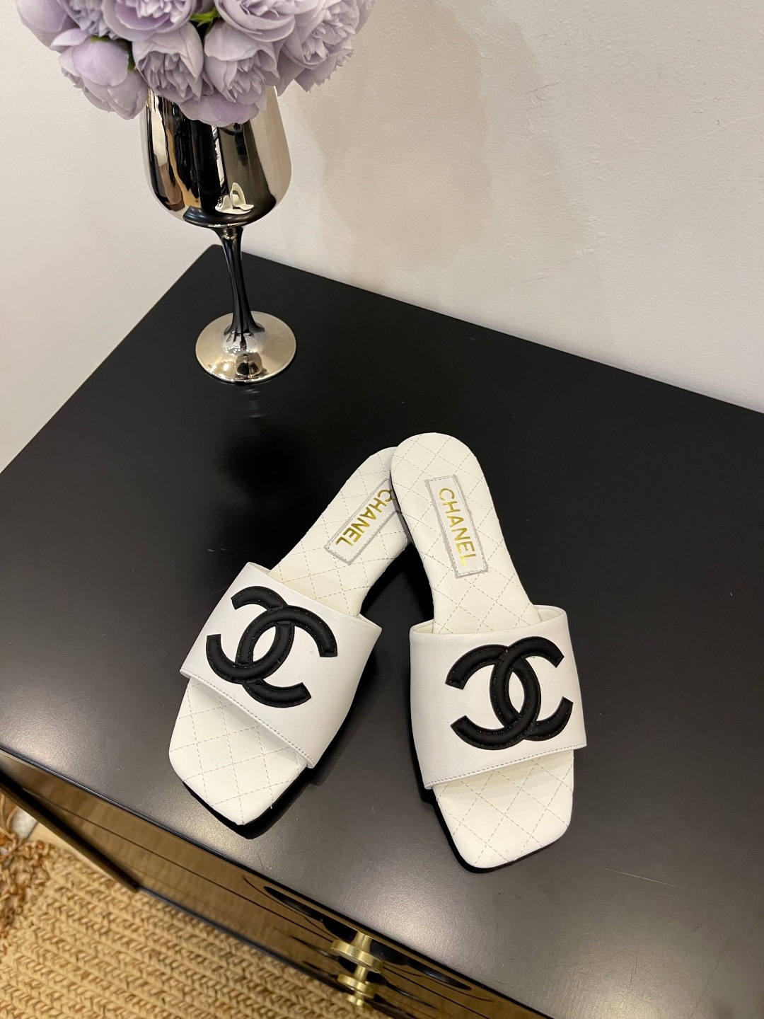 샤넬 25 신상 일자 플랫 슬리퍼