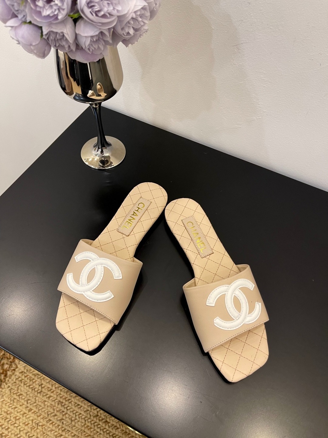 샤넬 25 신상 일자 플랫 슬리퍼