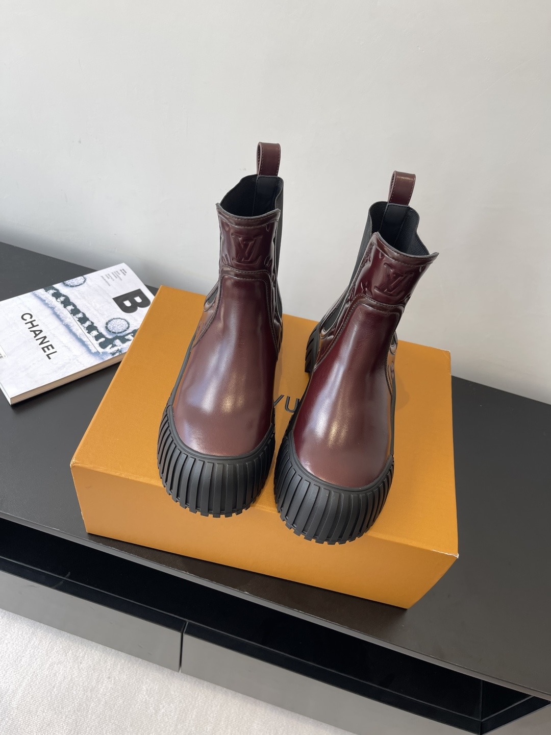 루이비통 플랫 첼시 앵클부츠