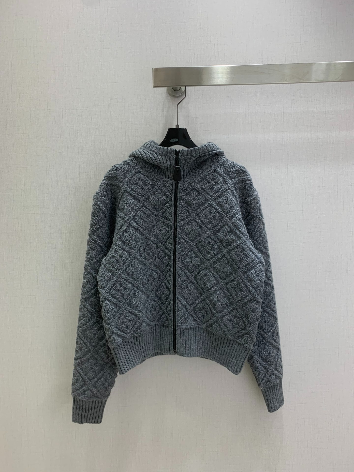 루이비통 25년 신상 아가일 후드 니트 점퍼