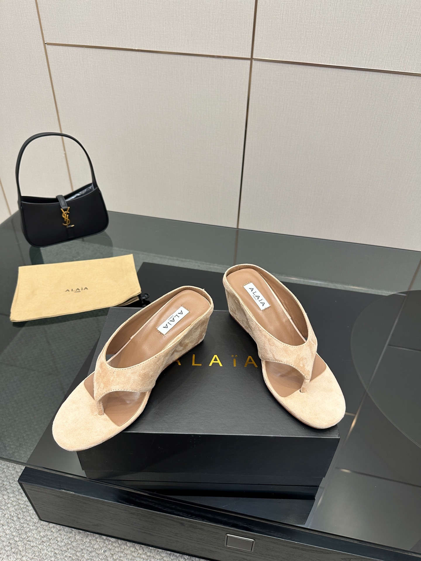 알라이아 큐빅 통굽웨지 슬리퍼