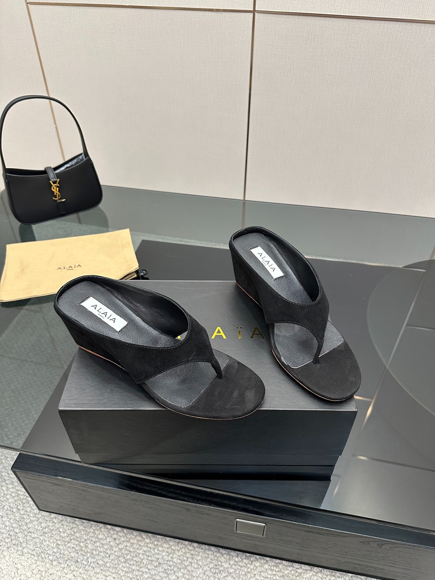 알라이아 큐빅 통굽웨지 슬리퍼