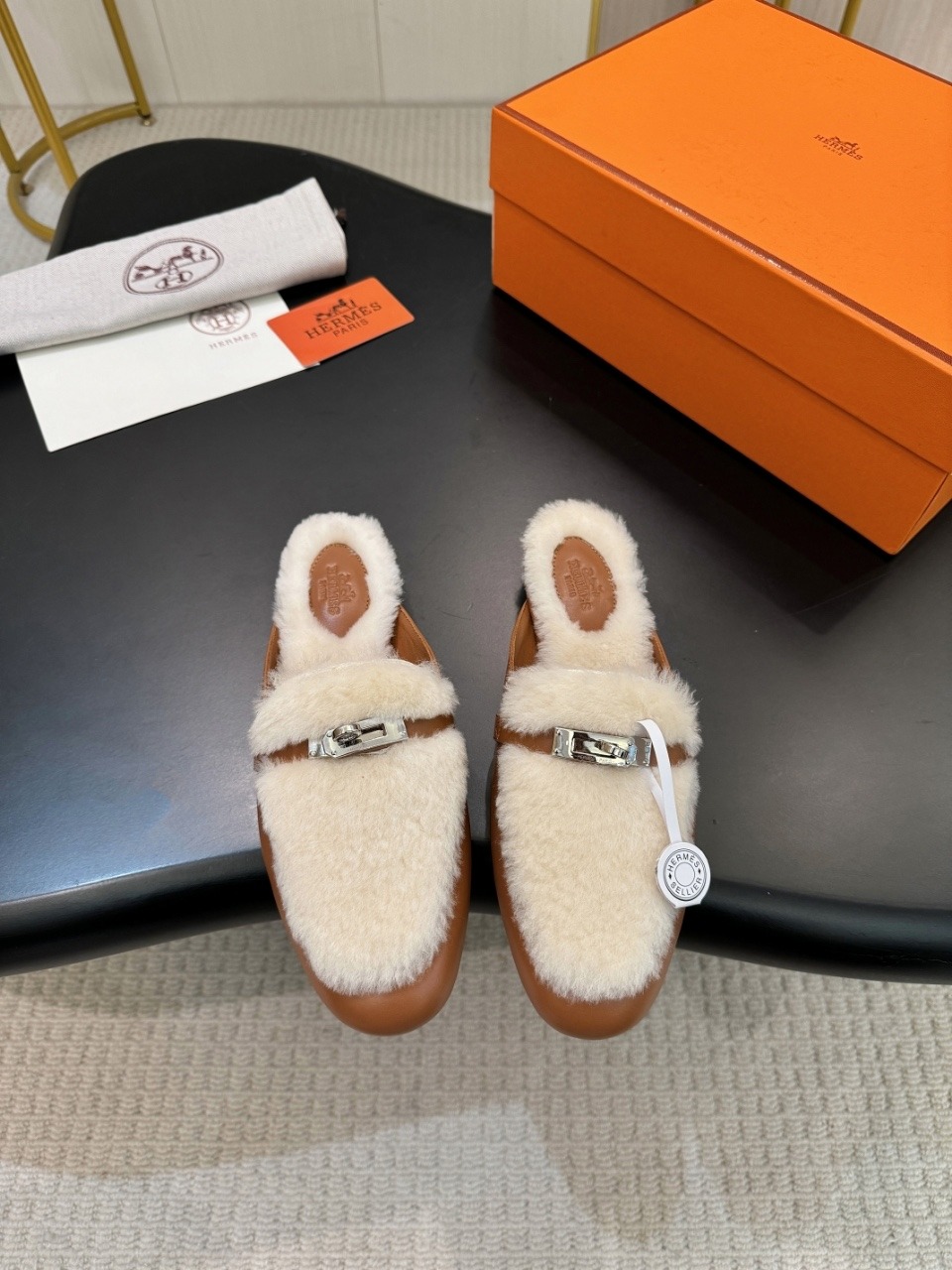 에르메스 25 가을 겨울 신상 켈리 털 슬리퍼