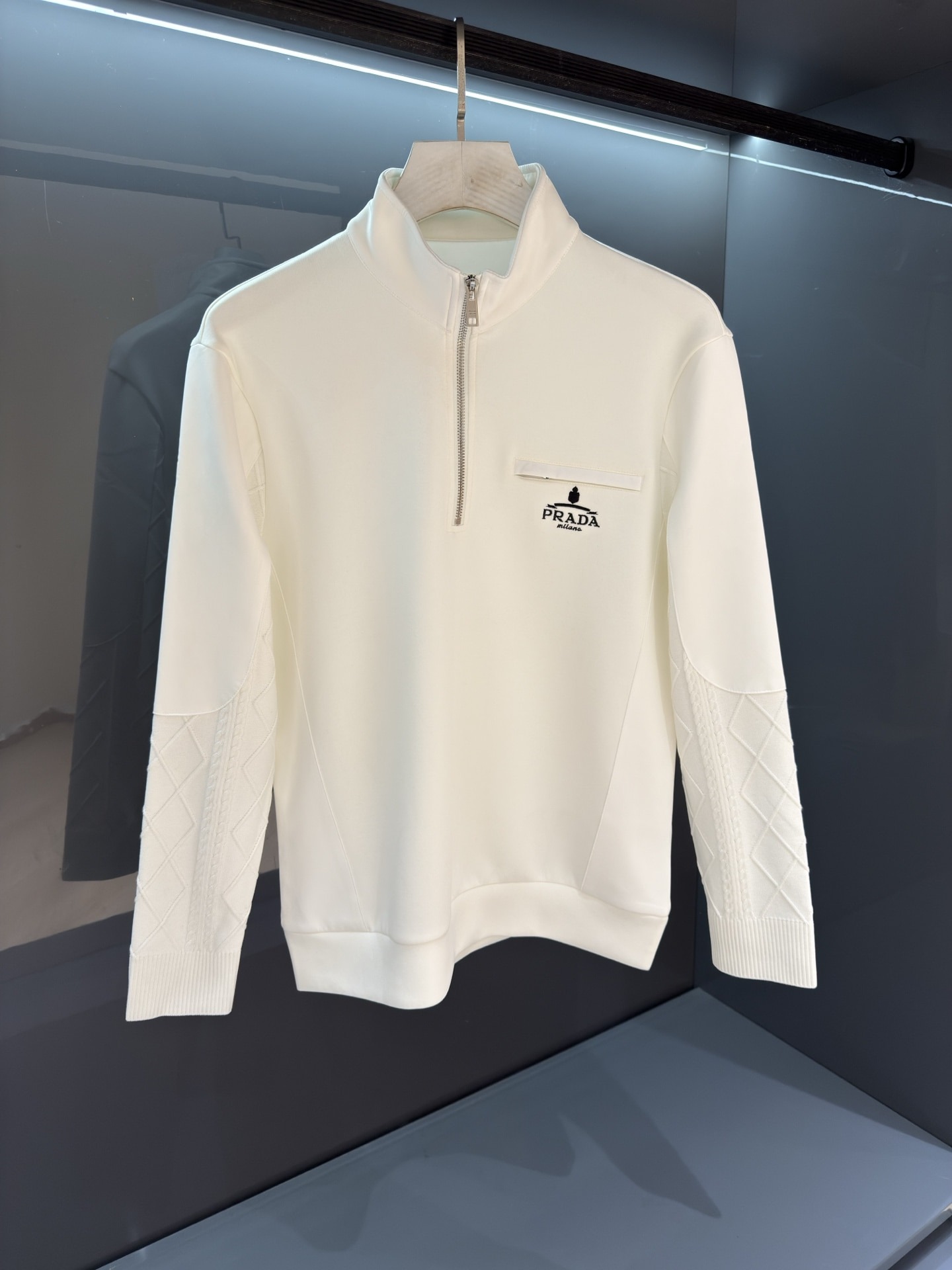 프라다 신상 Milano 풀오버 하이넥 맨투맨