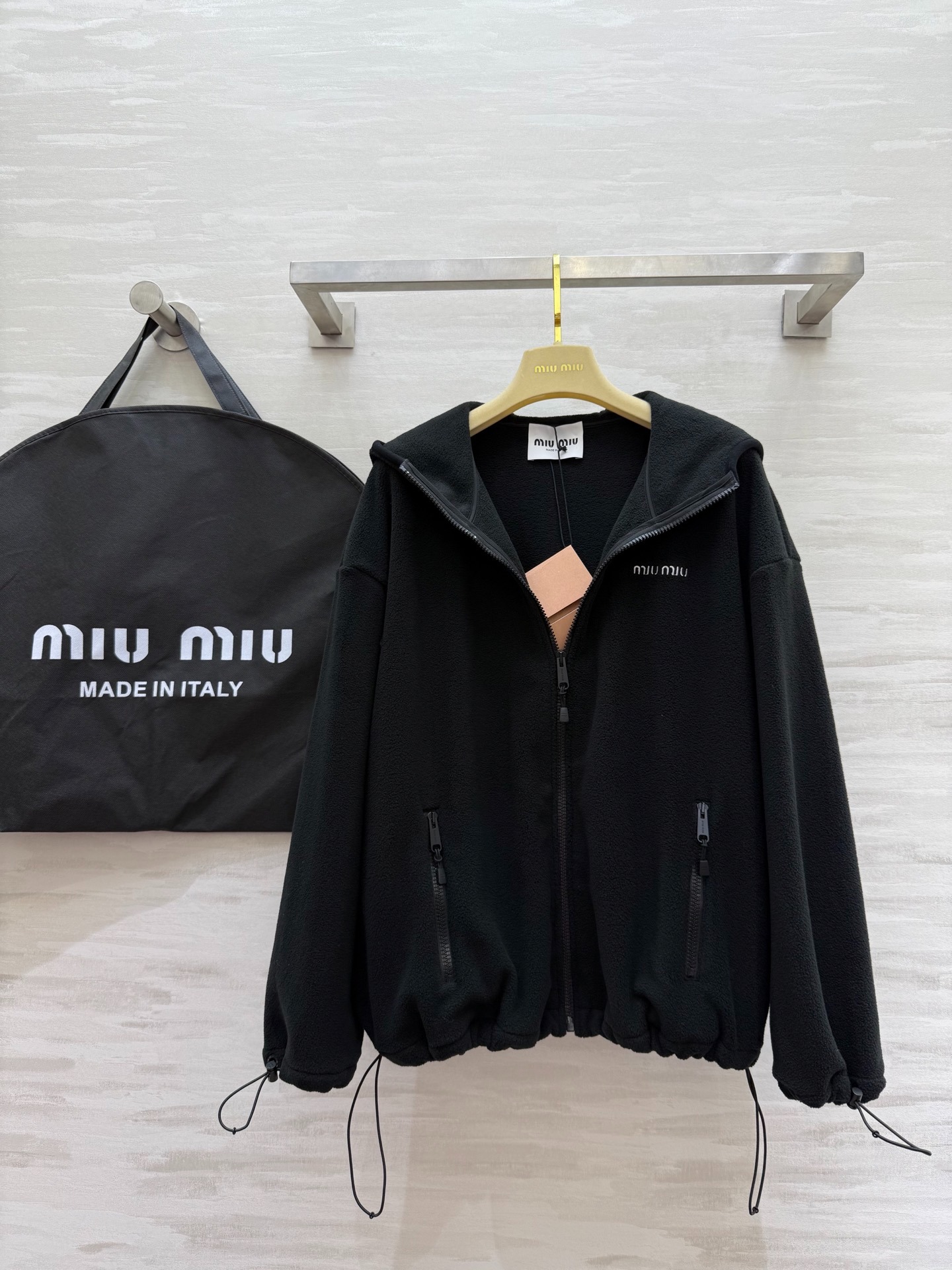 미우미우 신상 친환경 플리스 후드점퍼