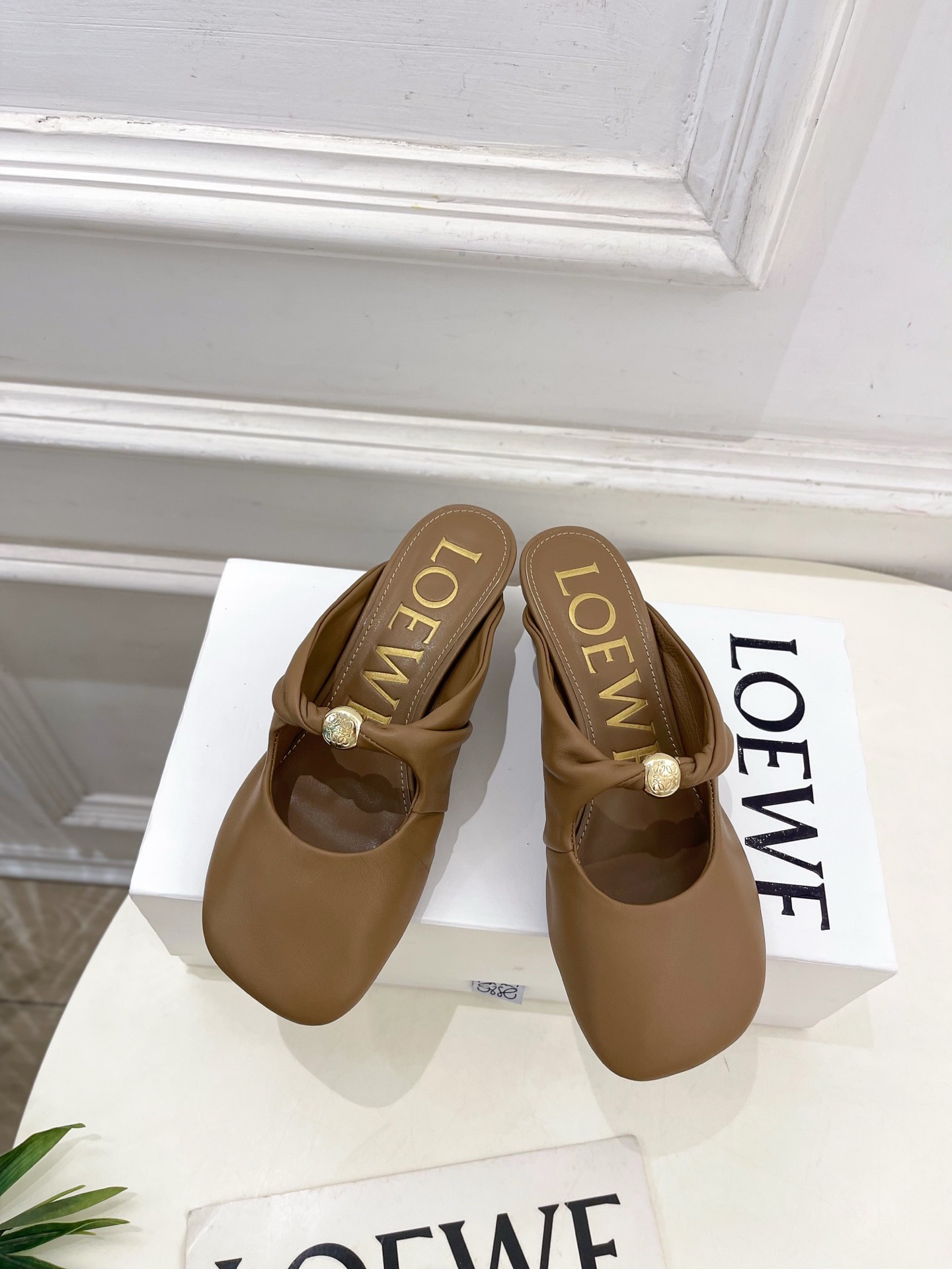 로에베 25 봄여름 신상 페블 뮬러힐