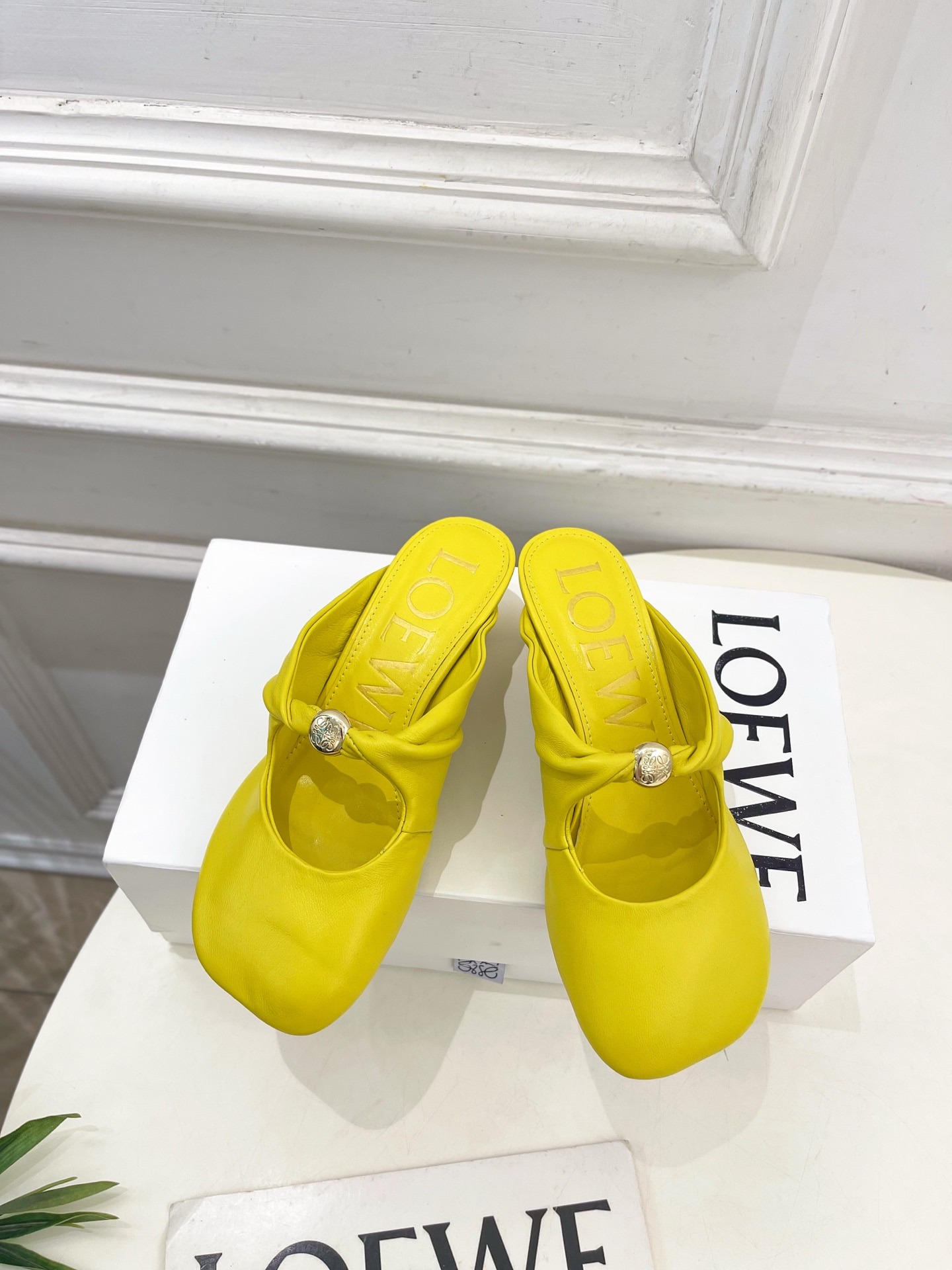 로에베 25 봄여름 신상 페블 뮬러힐