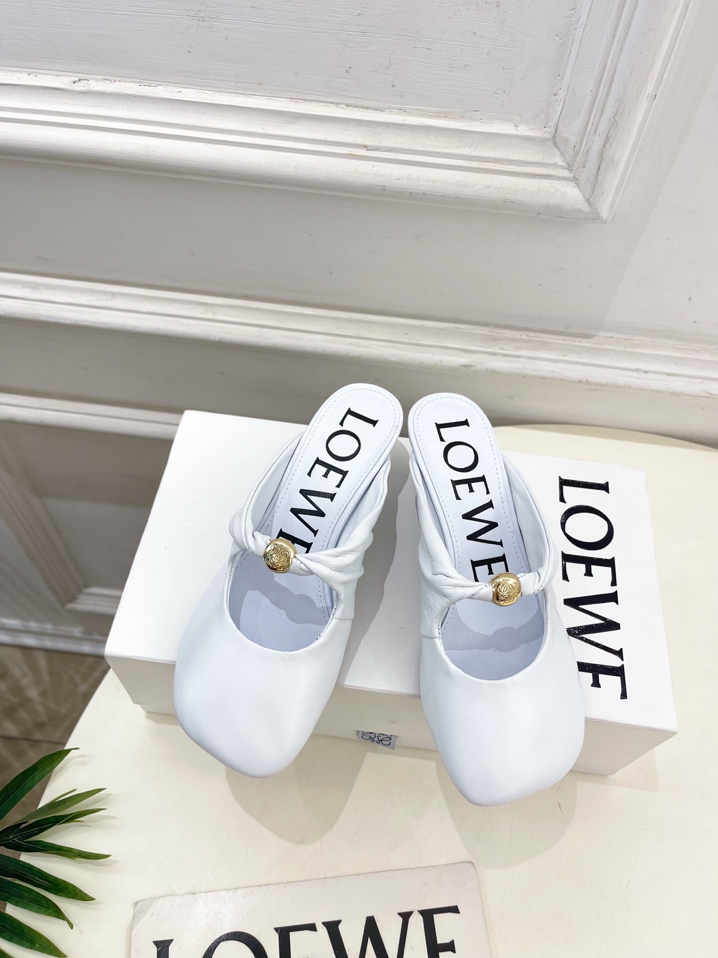 로에베 25 봄여름 신상 페블 뮬러힐