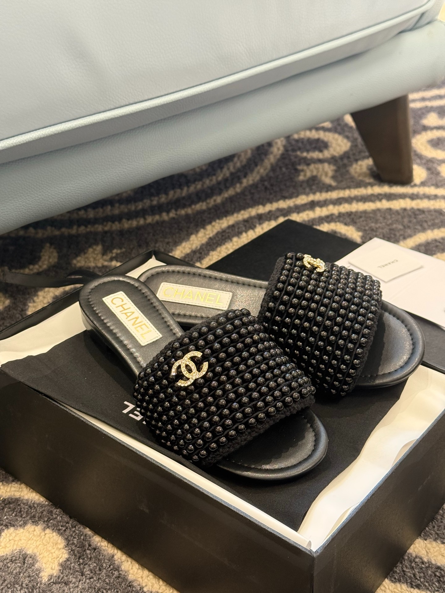 샤넬 25 신상 진주 슬리퍼