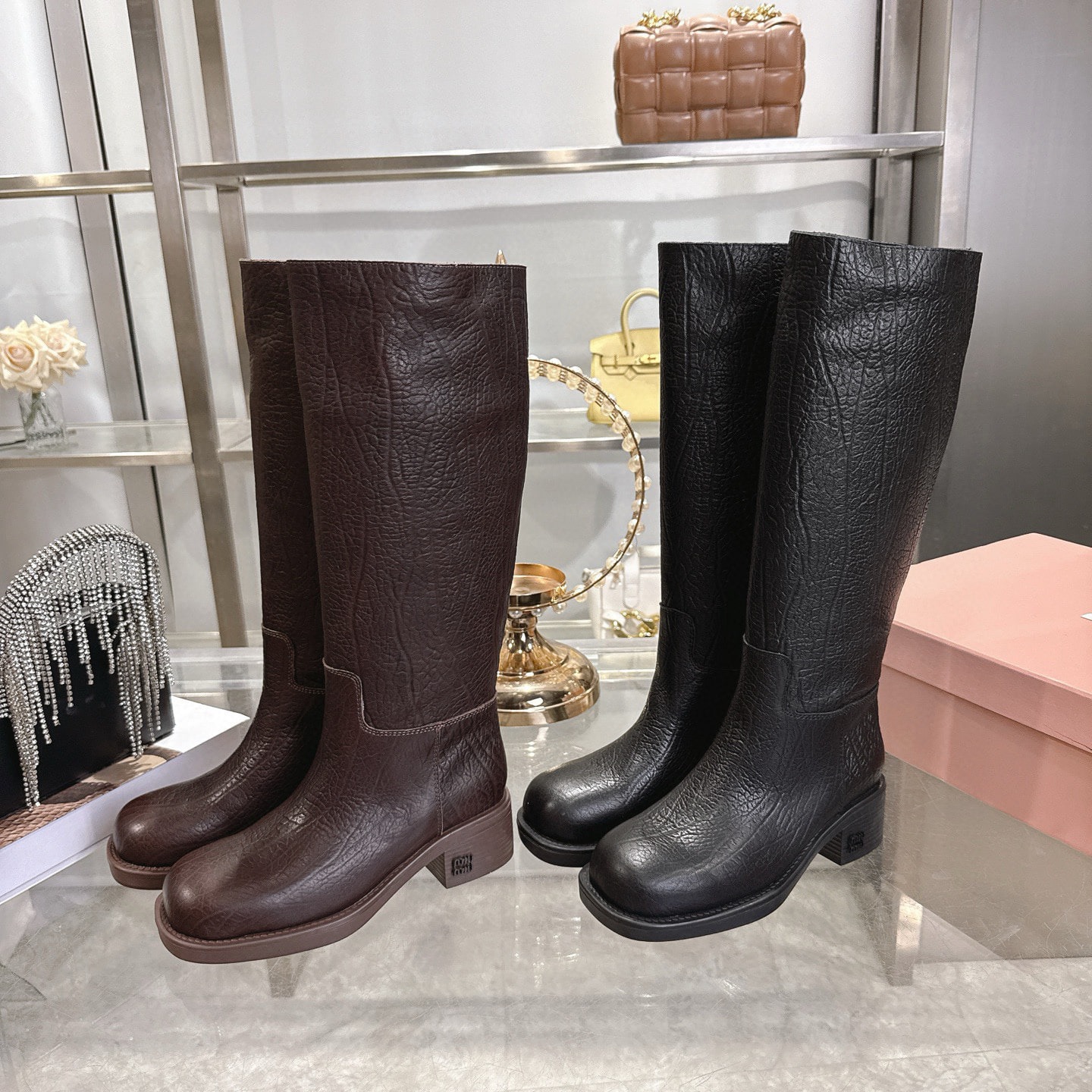 미우미우 라운드 가죽 앵클부츠