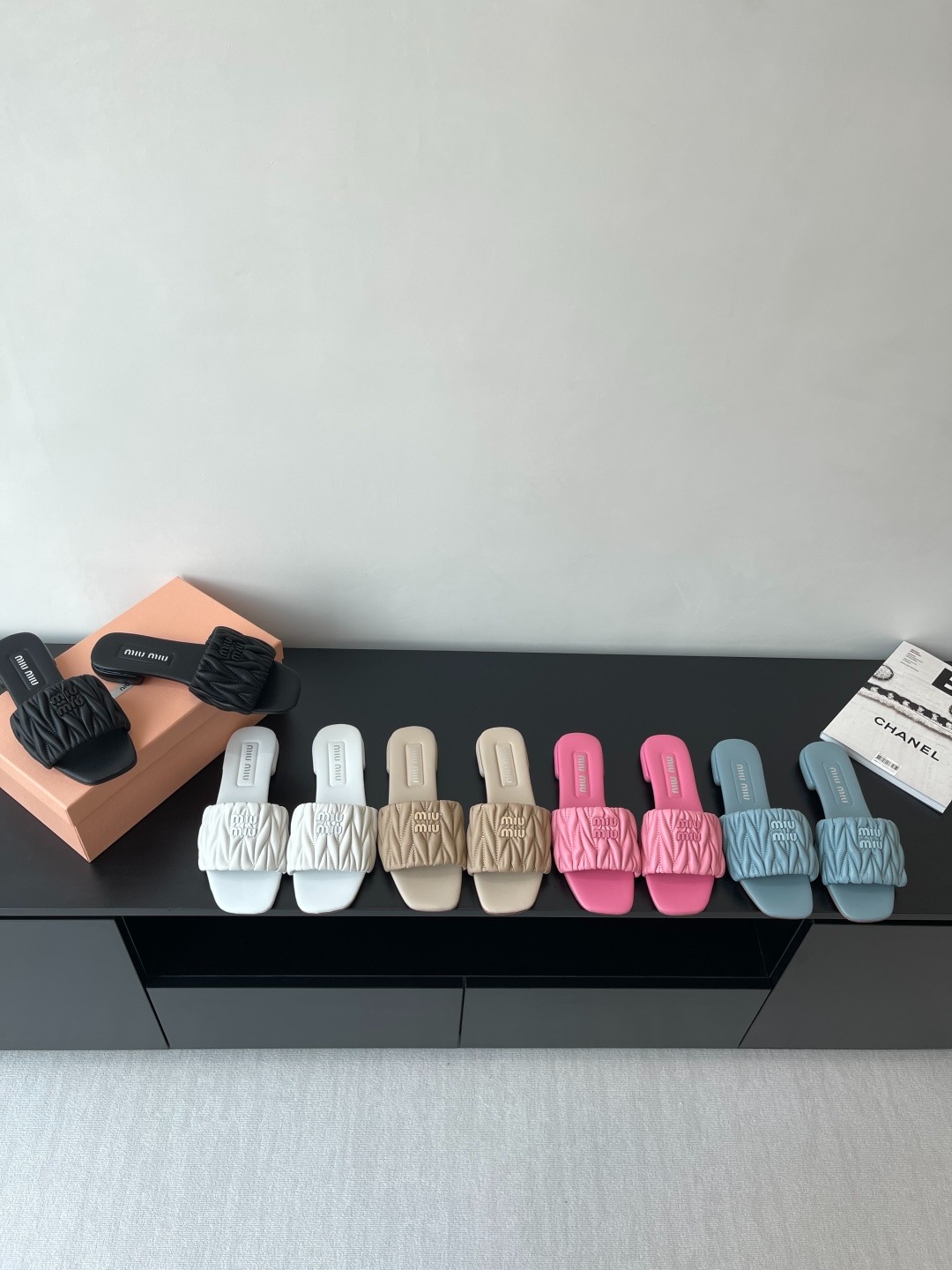 미우미우 봄여름 플랫 슬리퍼