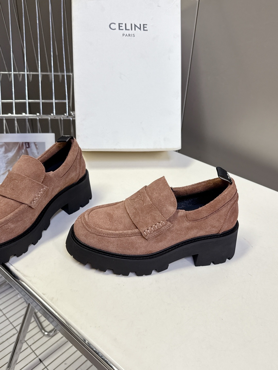 셀린느 가을/겨울 신상 통굽 로퍼