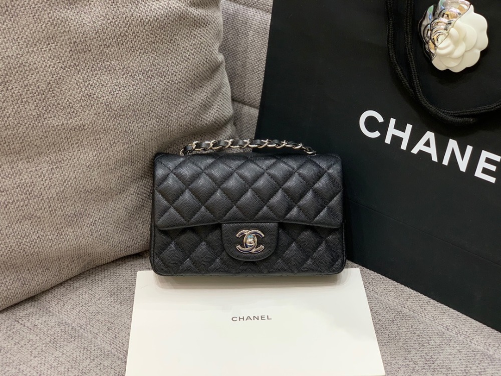 샤넬 클래식 뉴미니 플랩백 A69900 