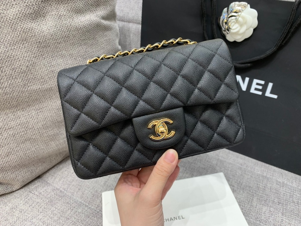 샤넬 클래식 뉴미니 플랩백 A69900 