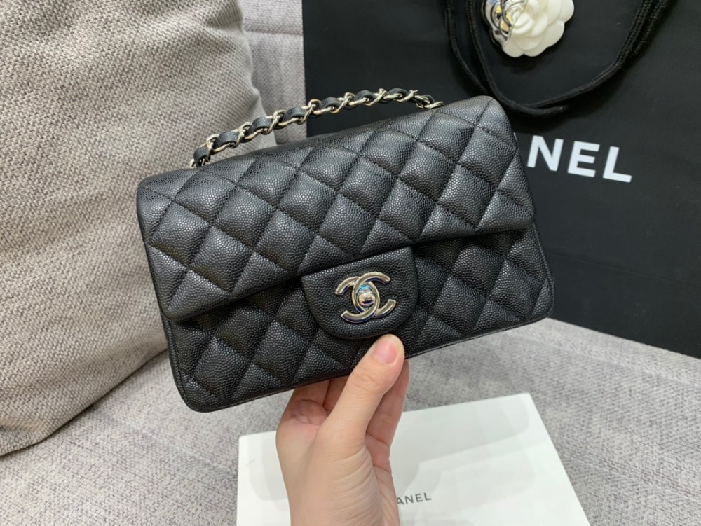 샤넬 클래식 뉴미니 플랩백 A69900 