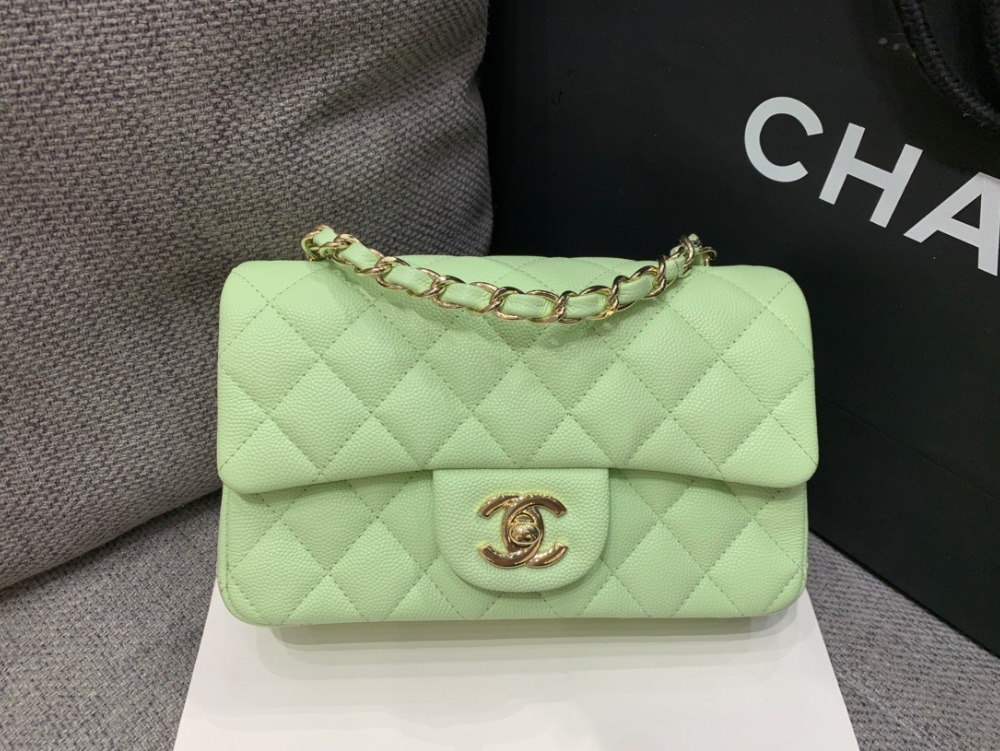 샤넬 클래식 뉴미니 플랩백 A69900 