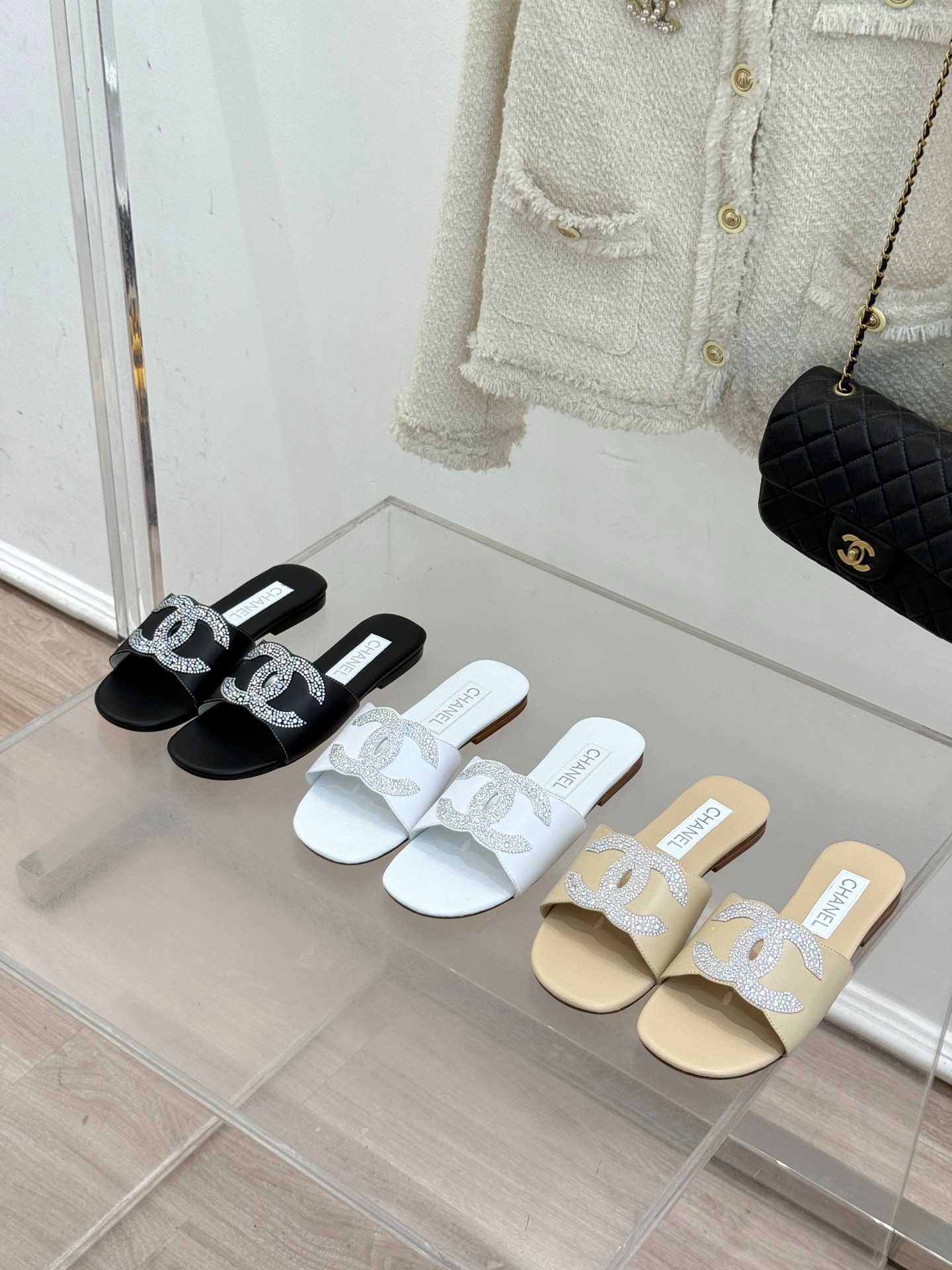 샤넬 25p 봄여름 신상 큐빅 더블 C 슬리퍼