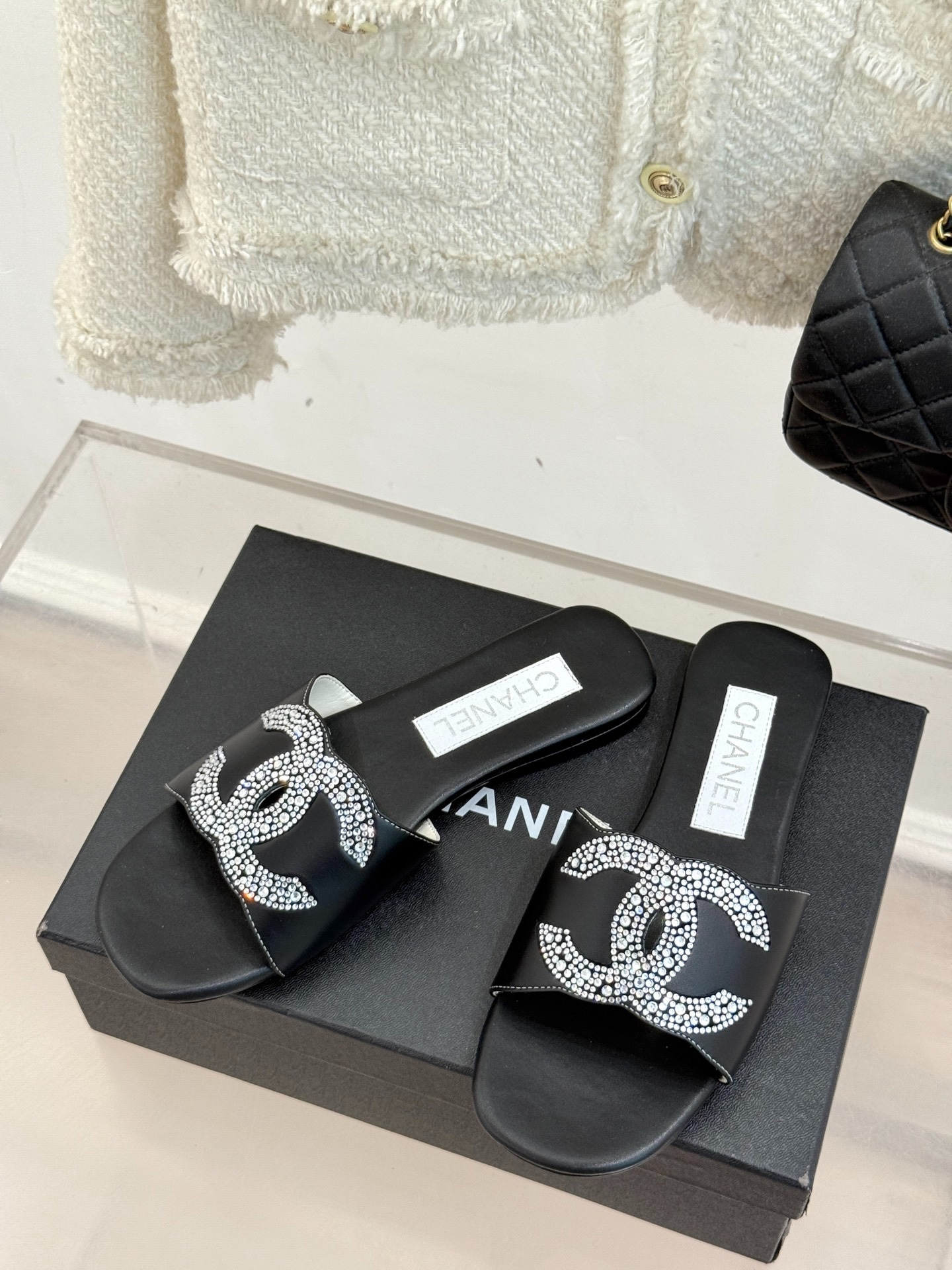 샤넬 25p 봄여름 신상 큐빅 더블 C 슬리퍼