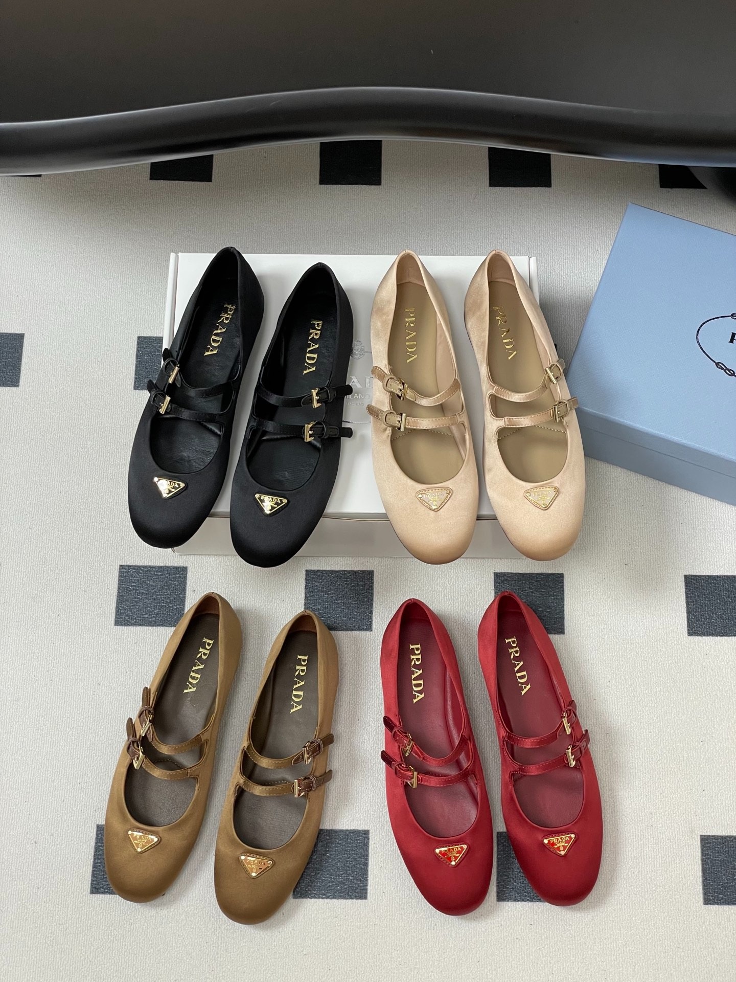 프라다 실크 새틴 발레 메리제인 플랫