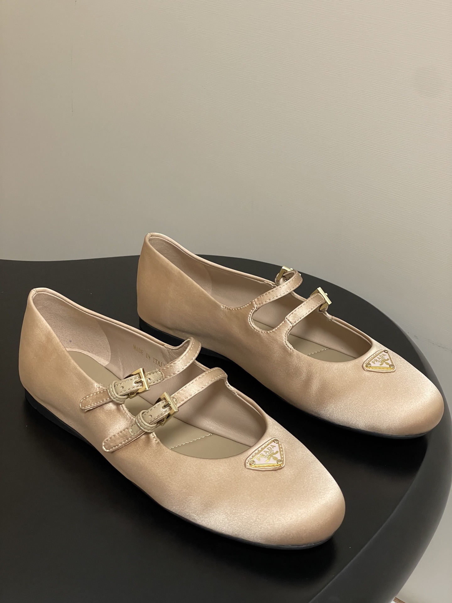 프라다 실크 새틴 발레 메리제인 플랫