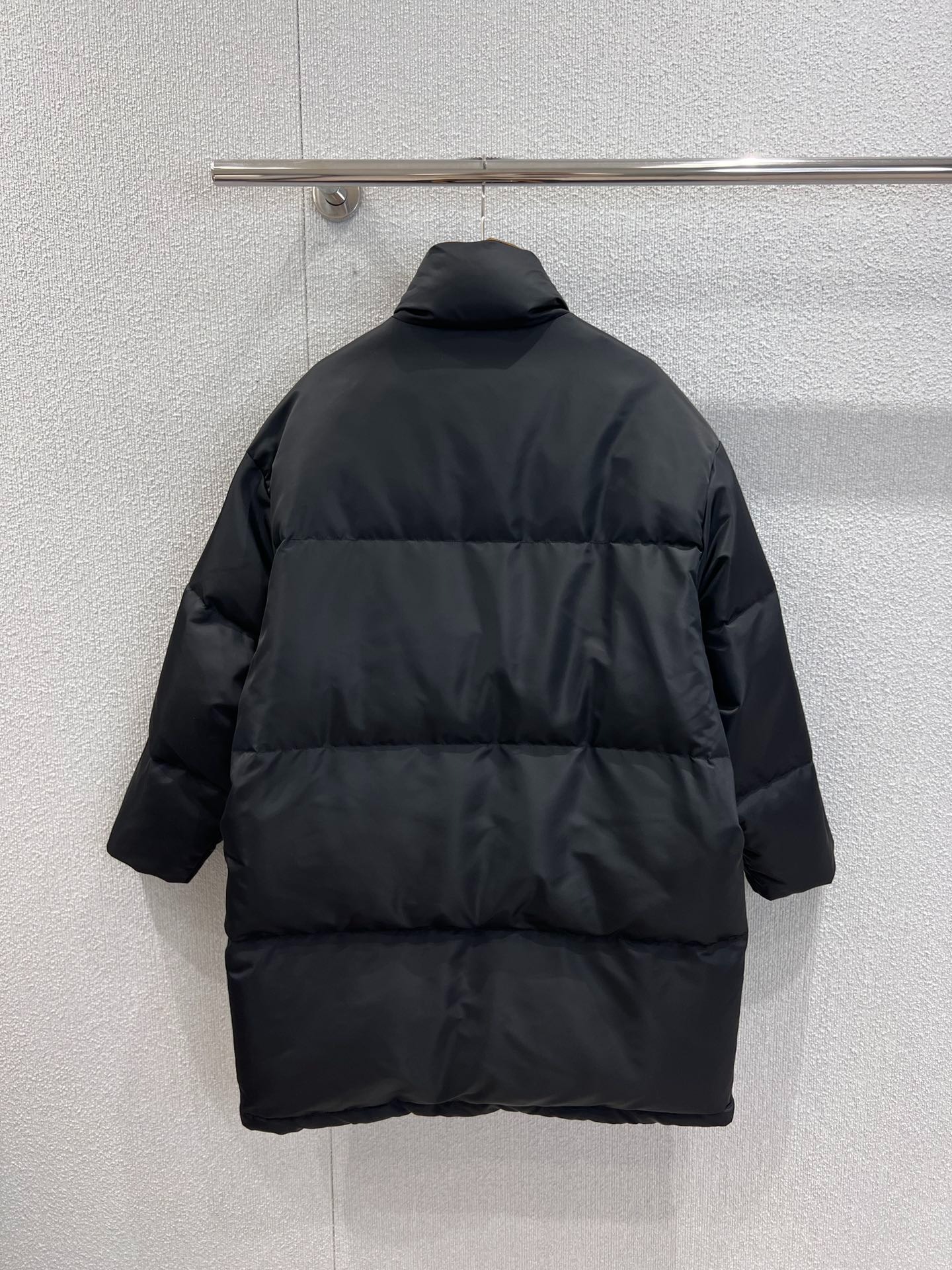 프라다 25Fw 신상 삼각 로고 패딩