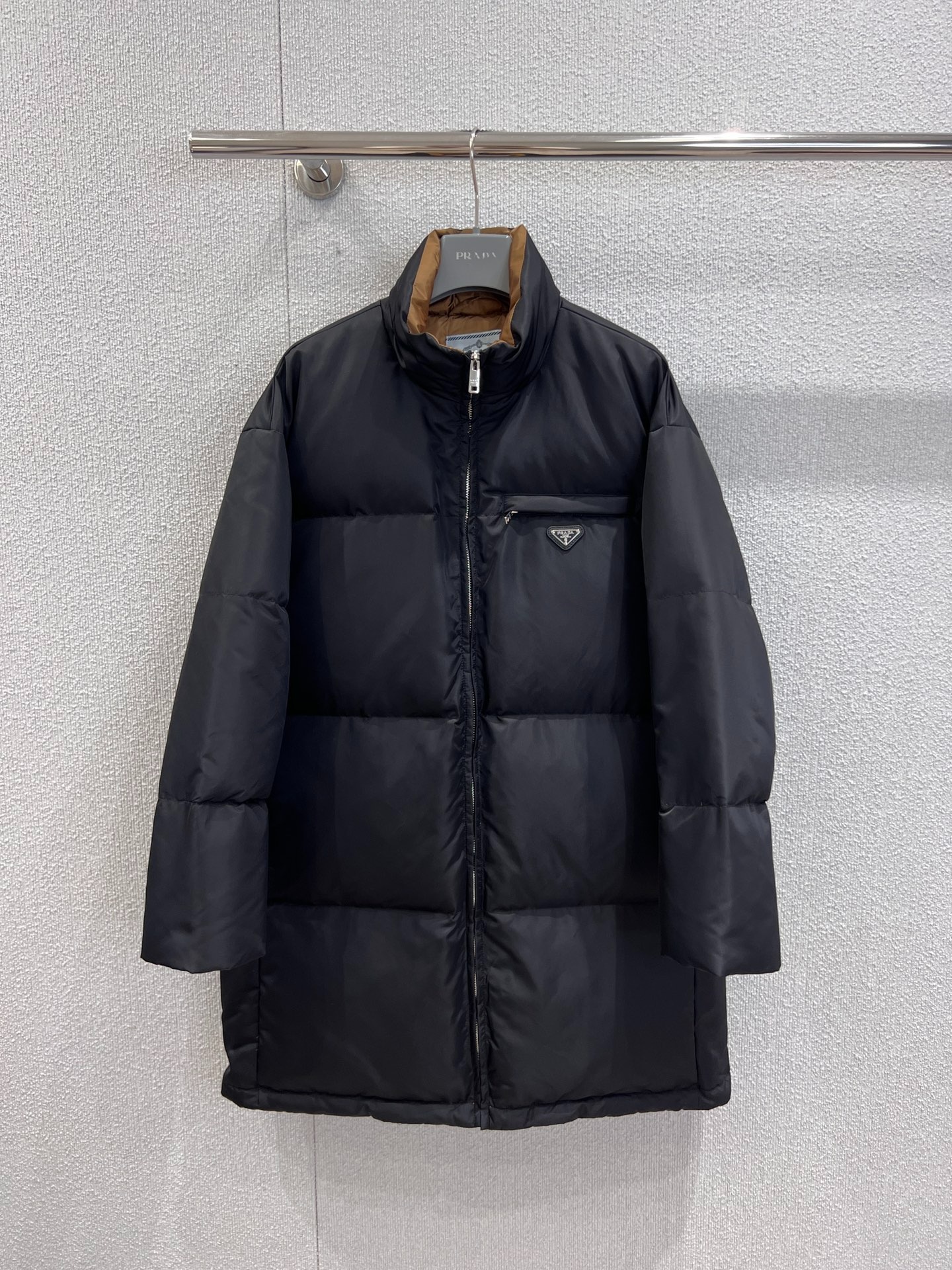 프라다 25Fw 신상 삼각 로고 패딩