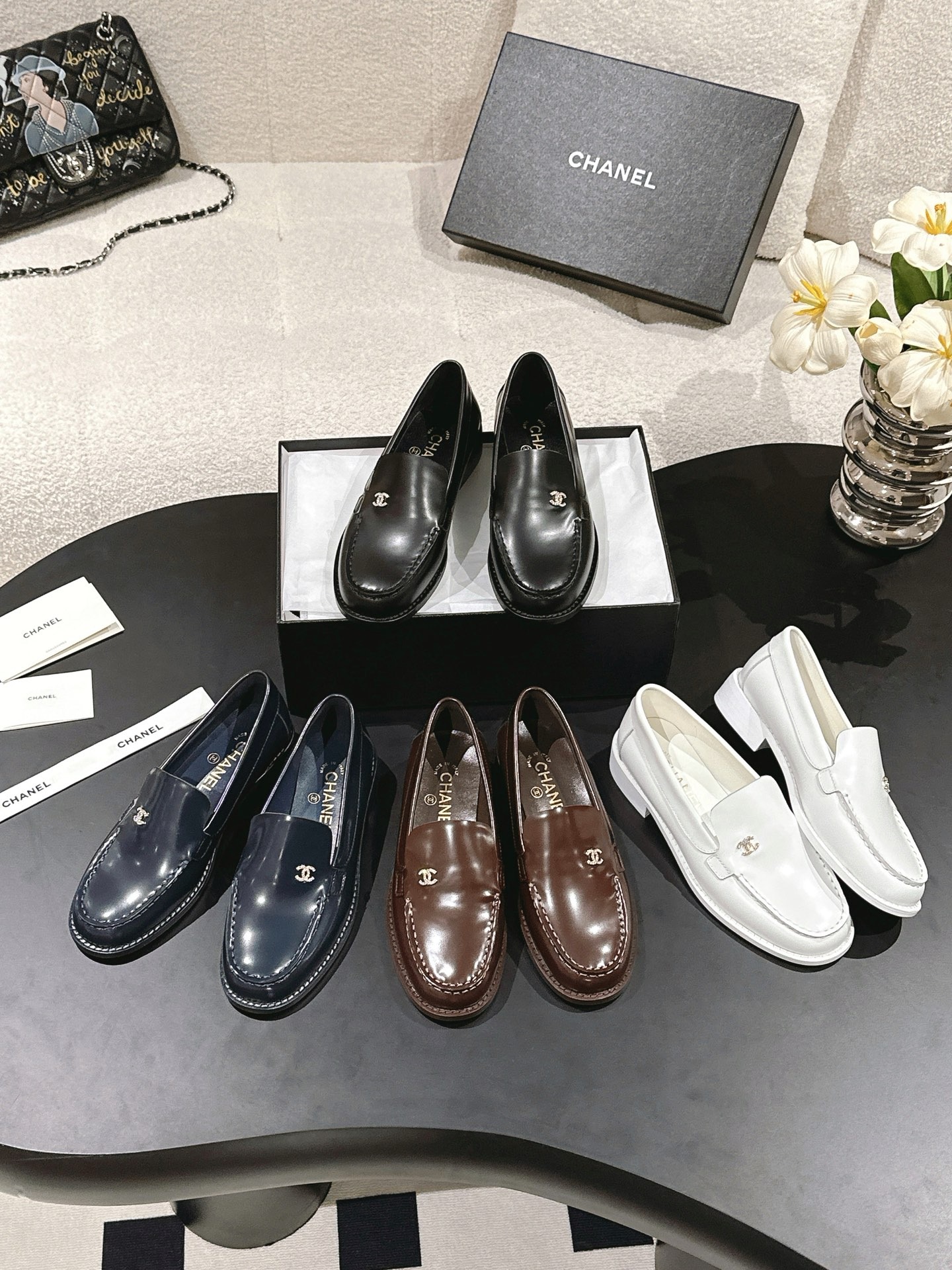 샤넬 이른 봄 신상 로퍼