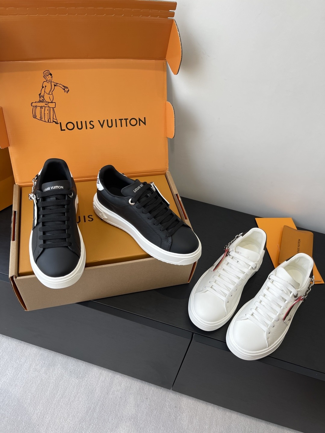 루이비통 25ss 뉴 올드체인 플랫슈즈