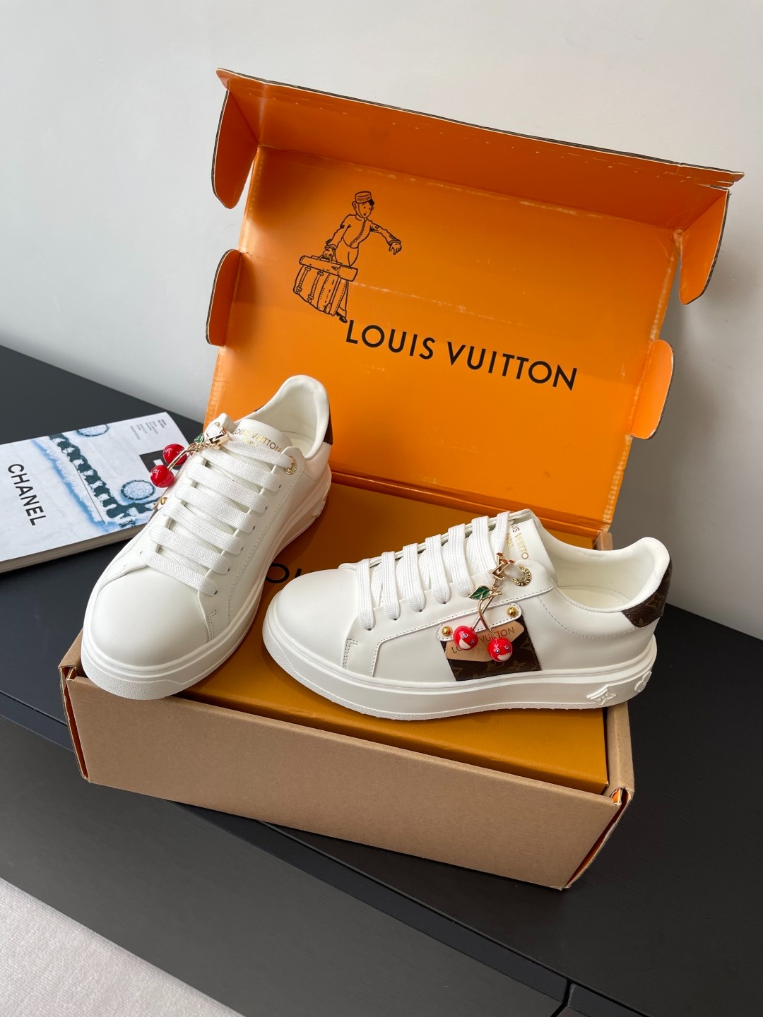 루이비통 캐주얼 스니커즈