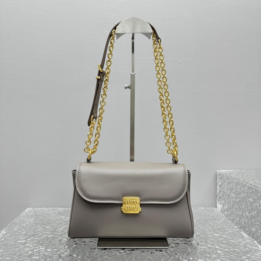 미우미우 레더 숄더백 5BD266