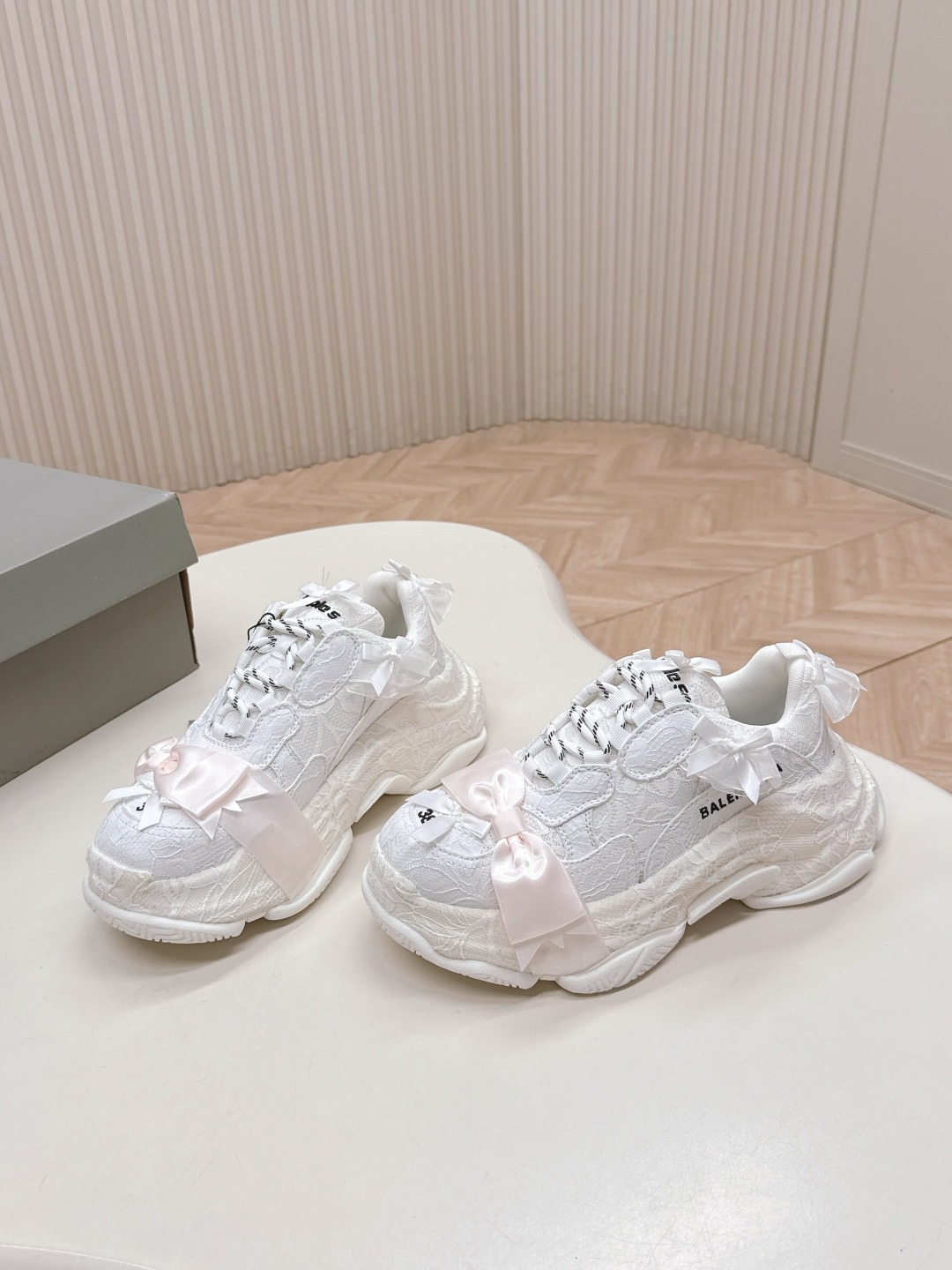 발렌시아가 신상 리본 스니커즈