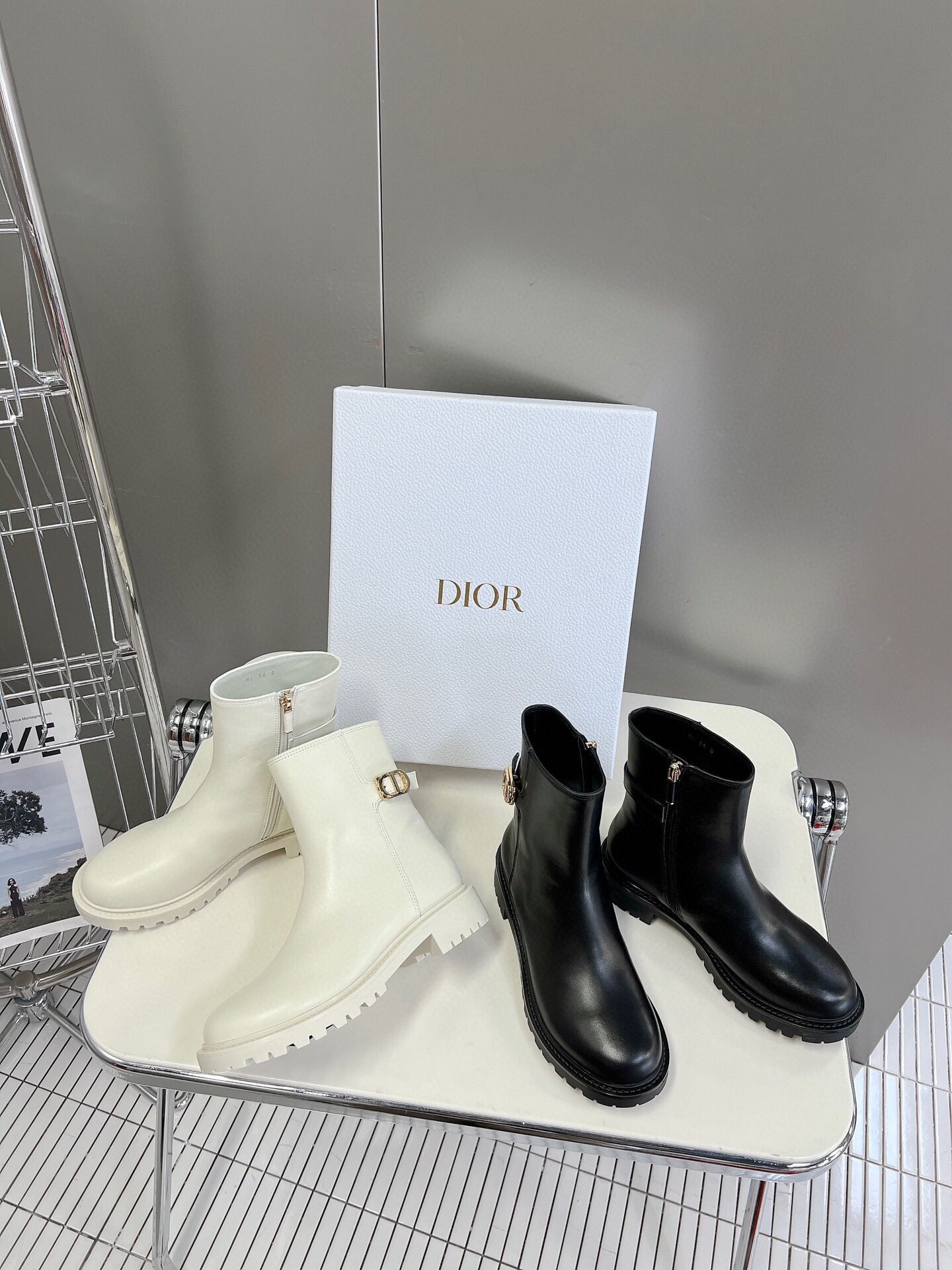 디올 신상 카고 미들부츠